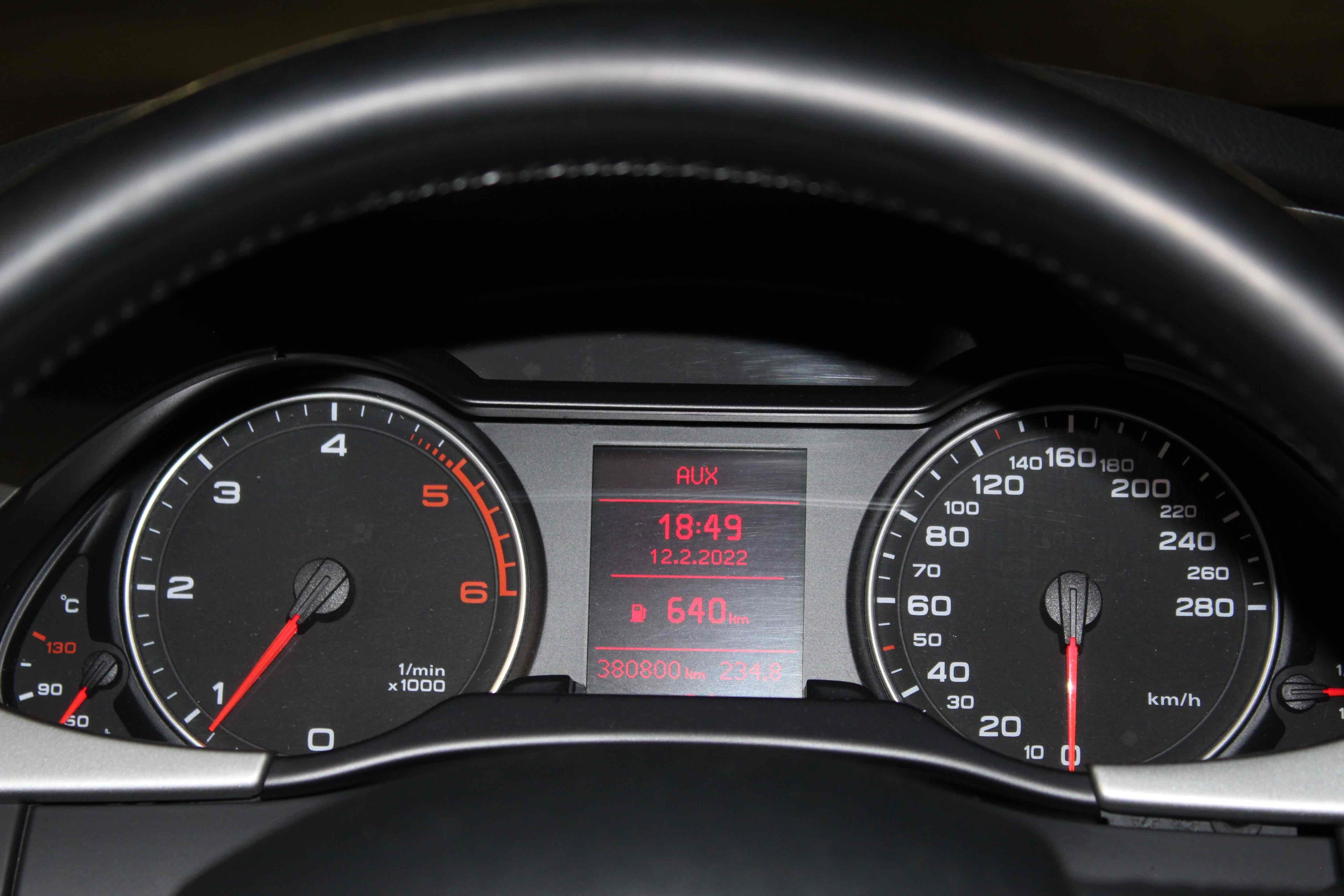 Grå Audi A4 fra 2008