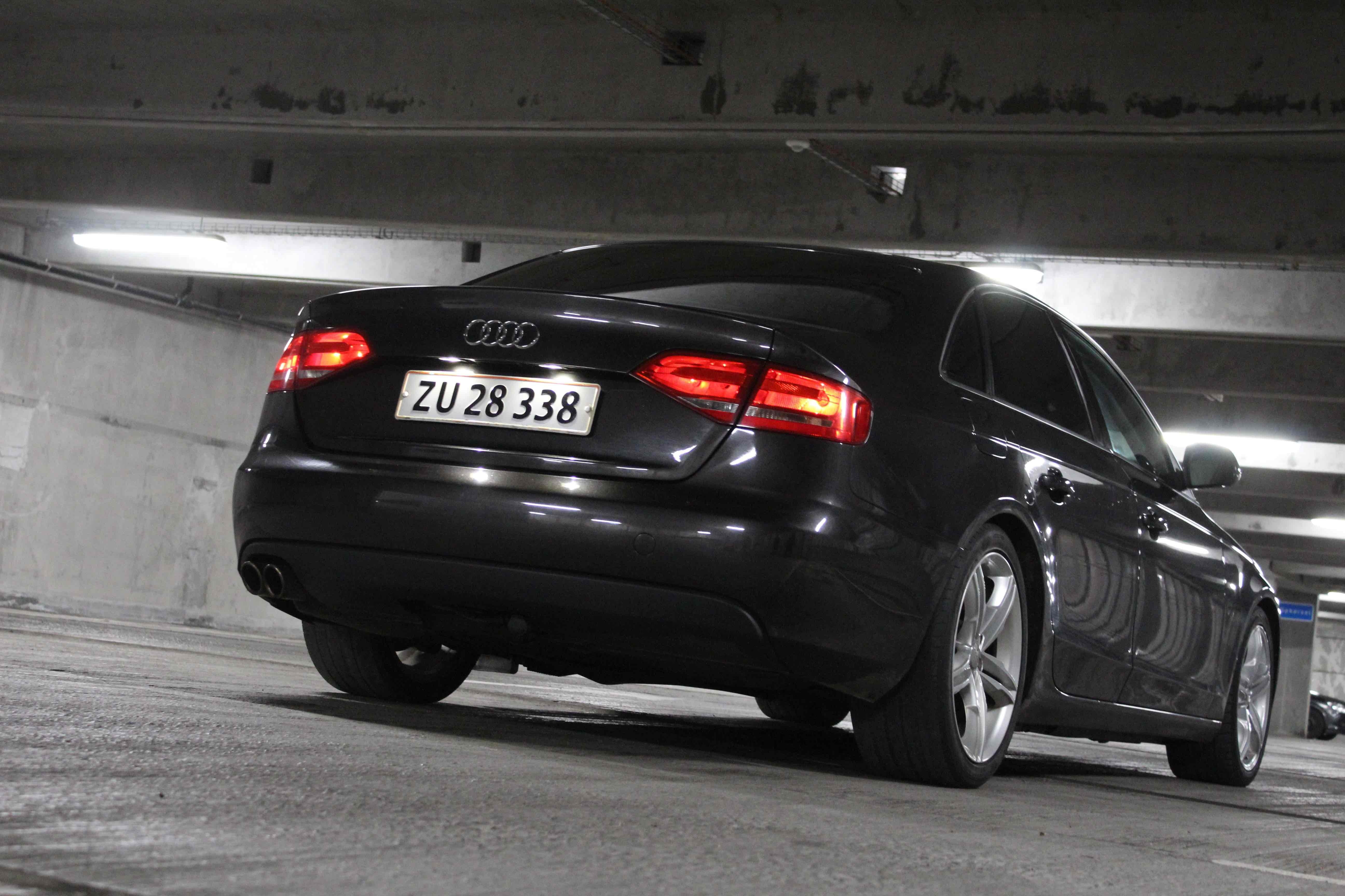Grå Audi A4 fra 2008