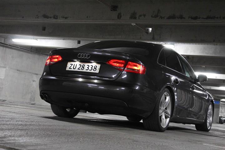 Grå Audi A4 fra 2008
