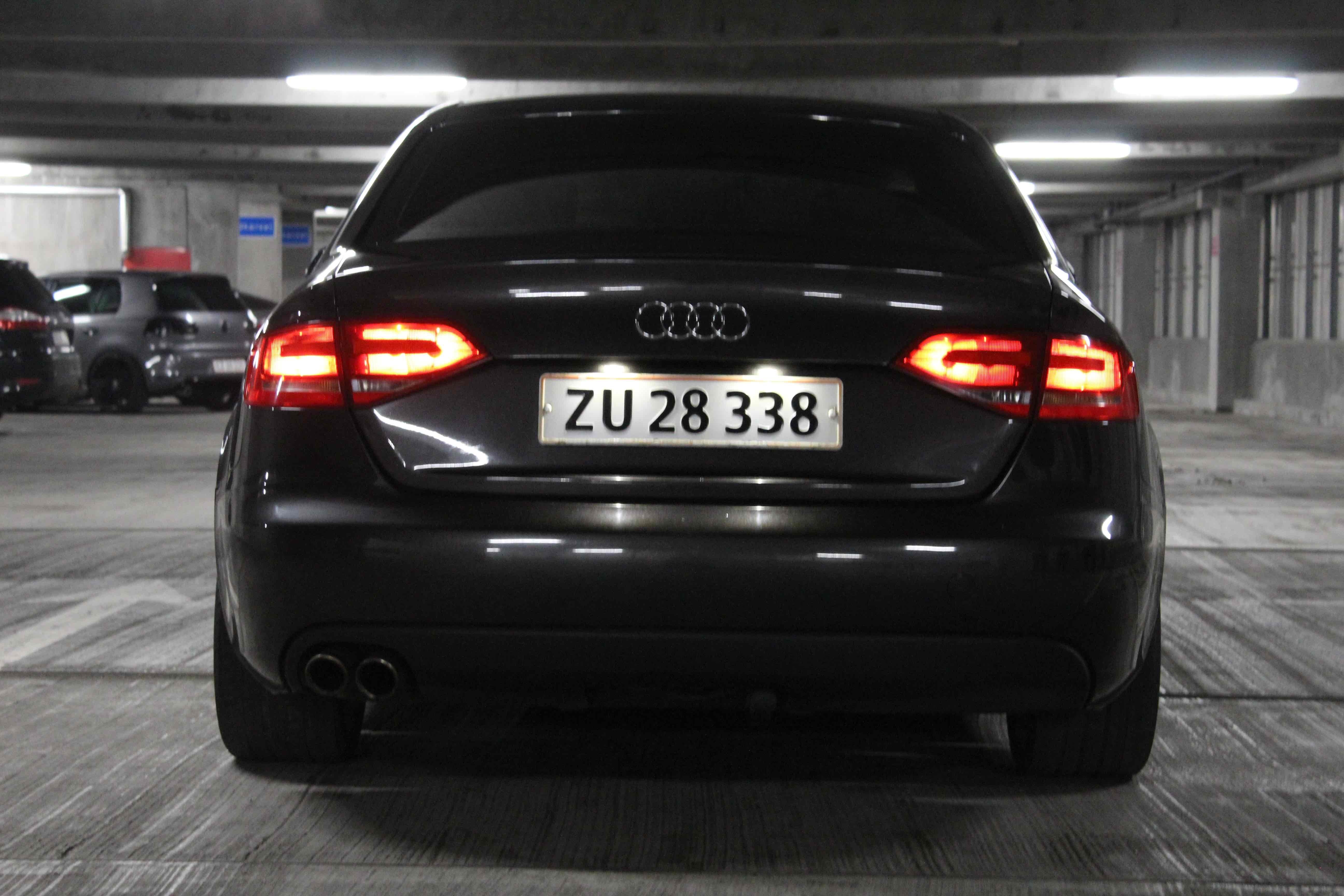 Grå Audi A4 fra 2008