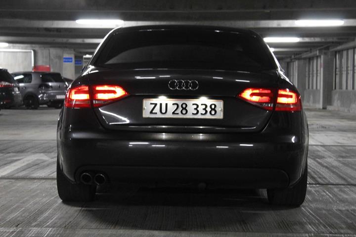 Grå Audi A4 fra 2008