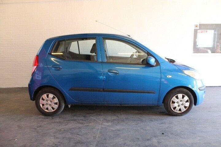 Blå Hyundai i10 fra 2010