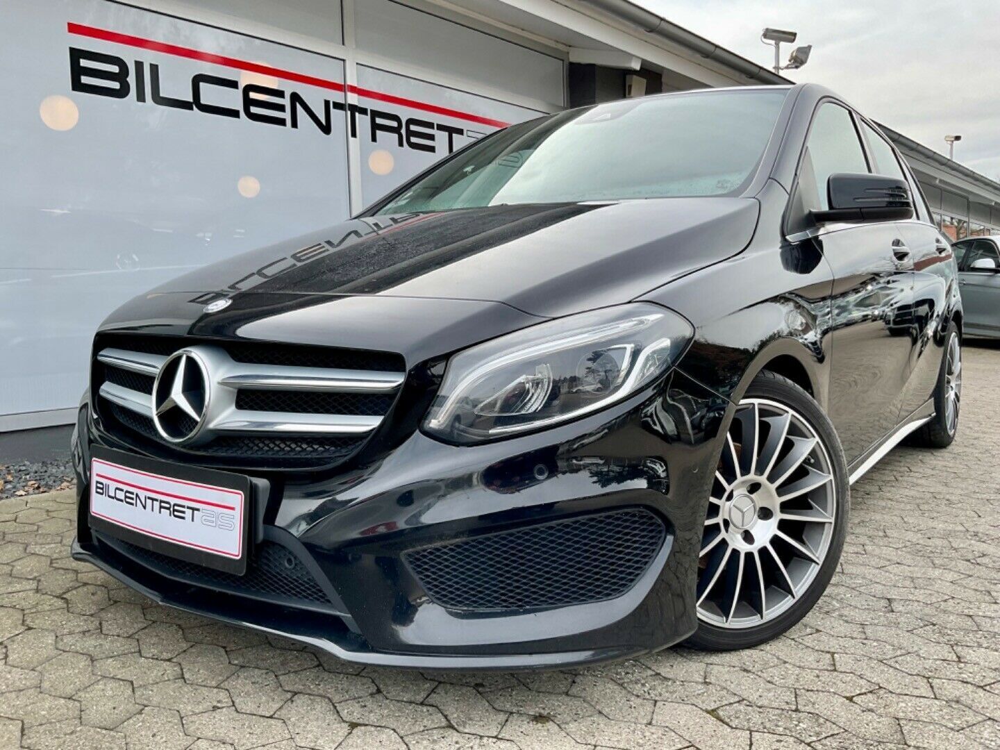 Sort Mercedes B180 fra 2016
