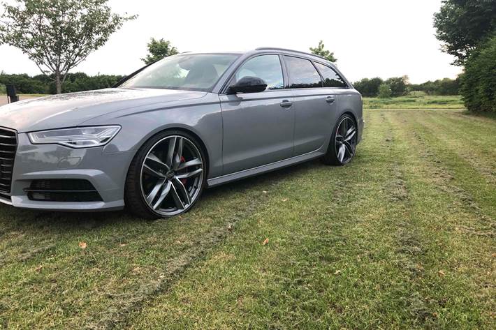 Grå Audi A6 fra 2016