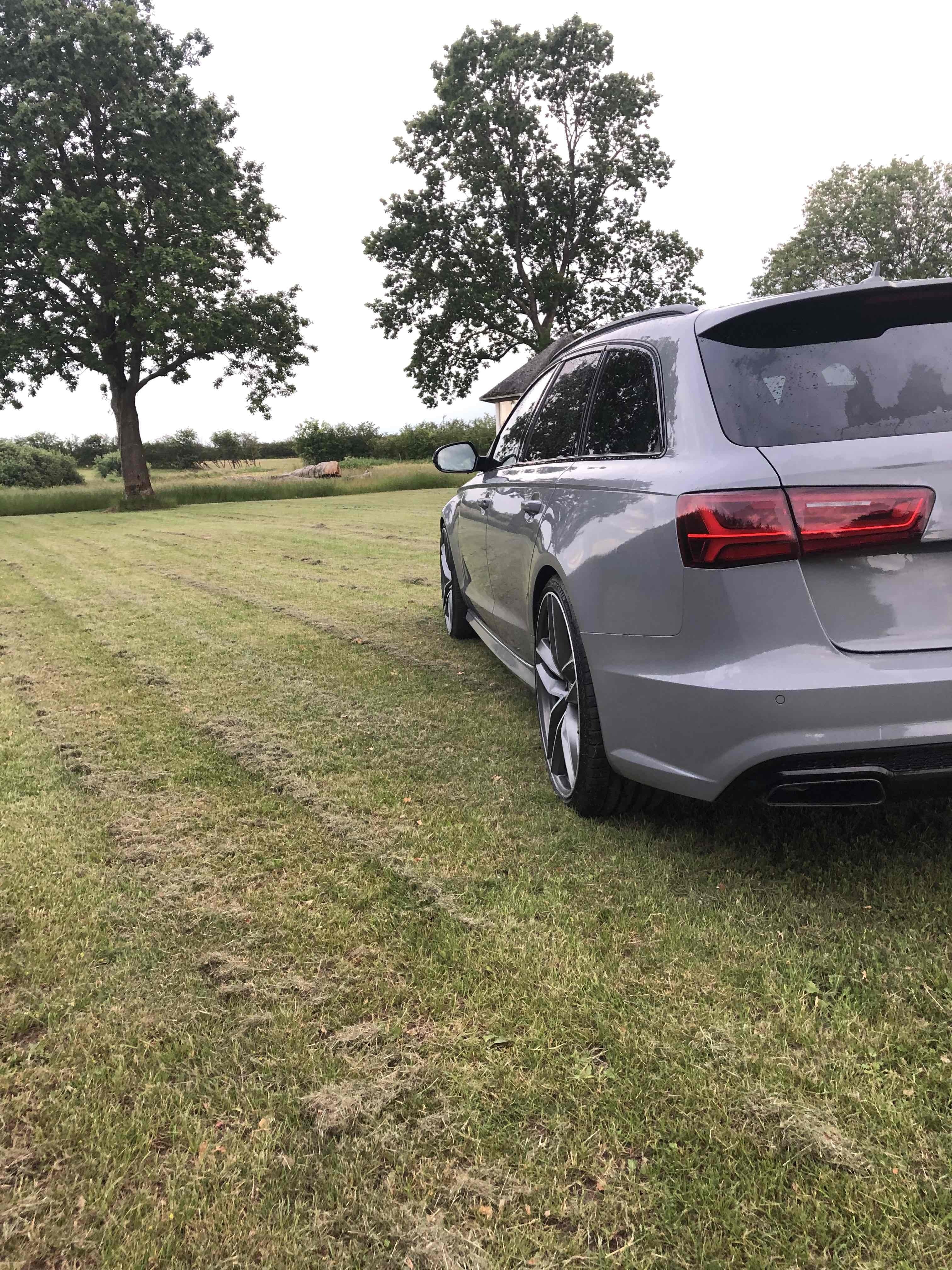 Grå Audi A6 fra 2016