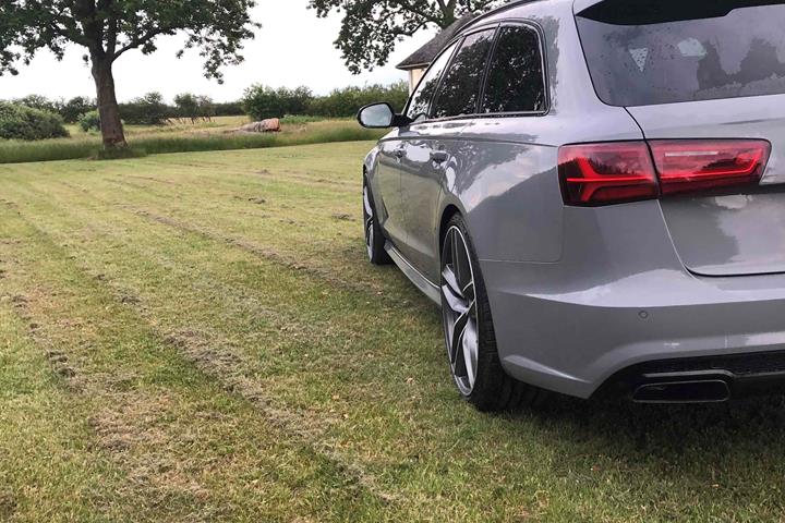 Grå Audi A6 fra 2016