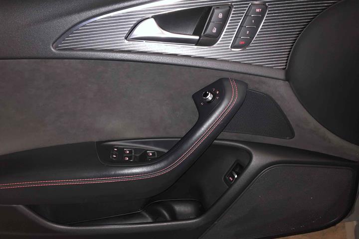 Grå Audi A6 fra 2016