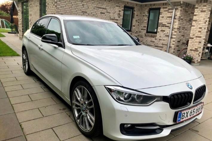 Hvid BMW 318d fra 2014