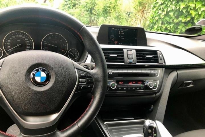 Hvid BMW 318d fra 2014