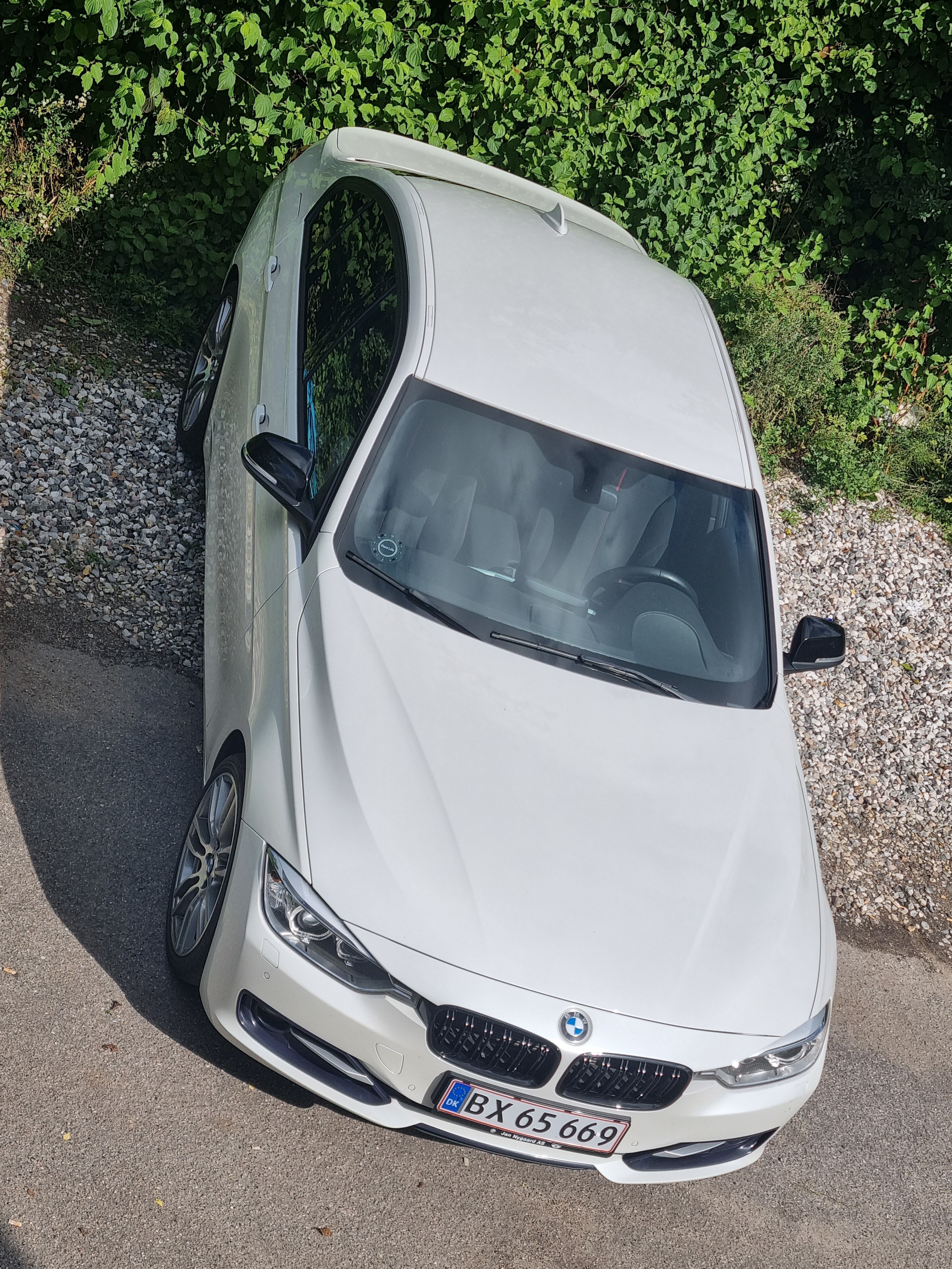 Hvid BMW 318d fra 2014