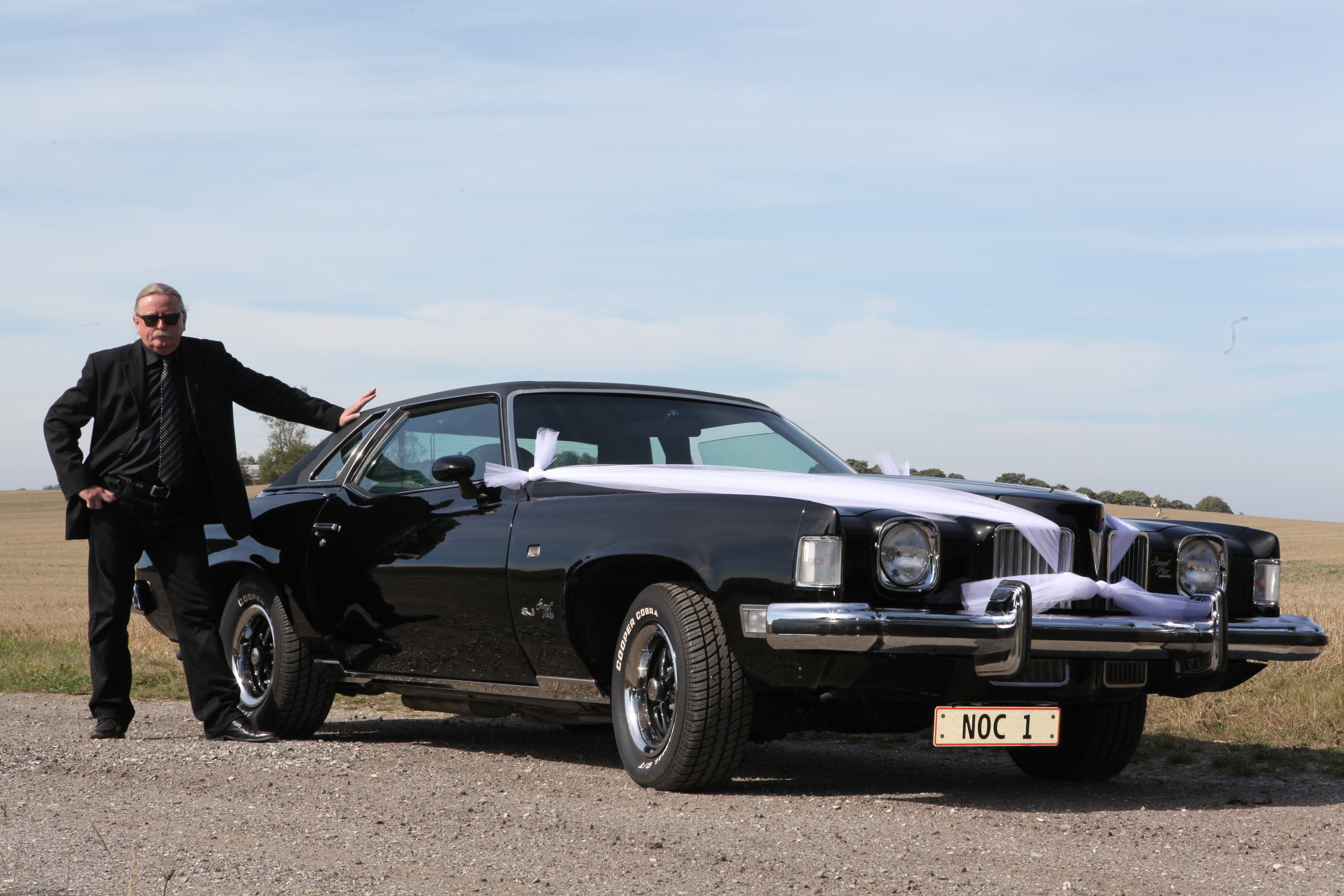 Sort Pontiac Grand Prix fra 1973