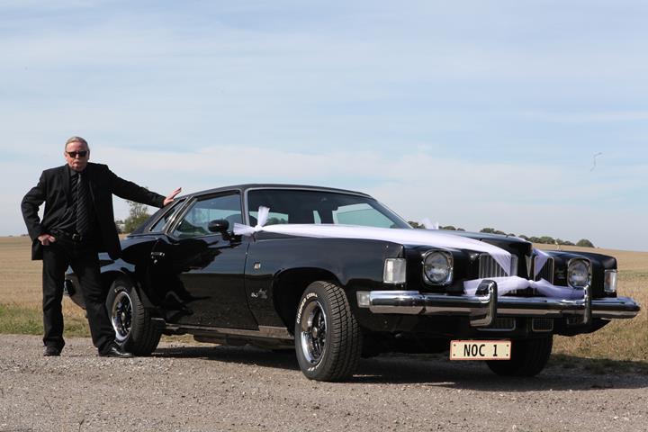 Sort Pontiac Grand Prix fra 1973