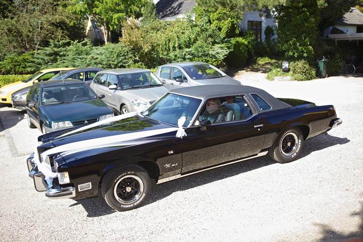 Sort Pontiac Grand Prix fra 1973