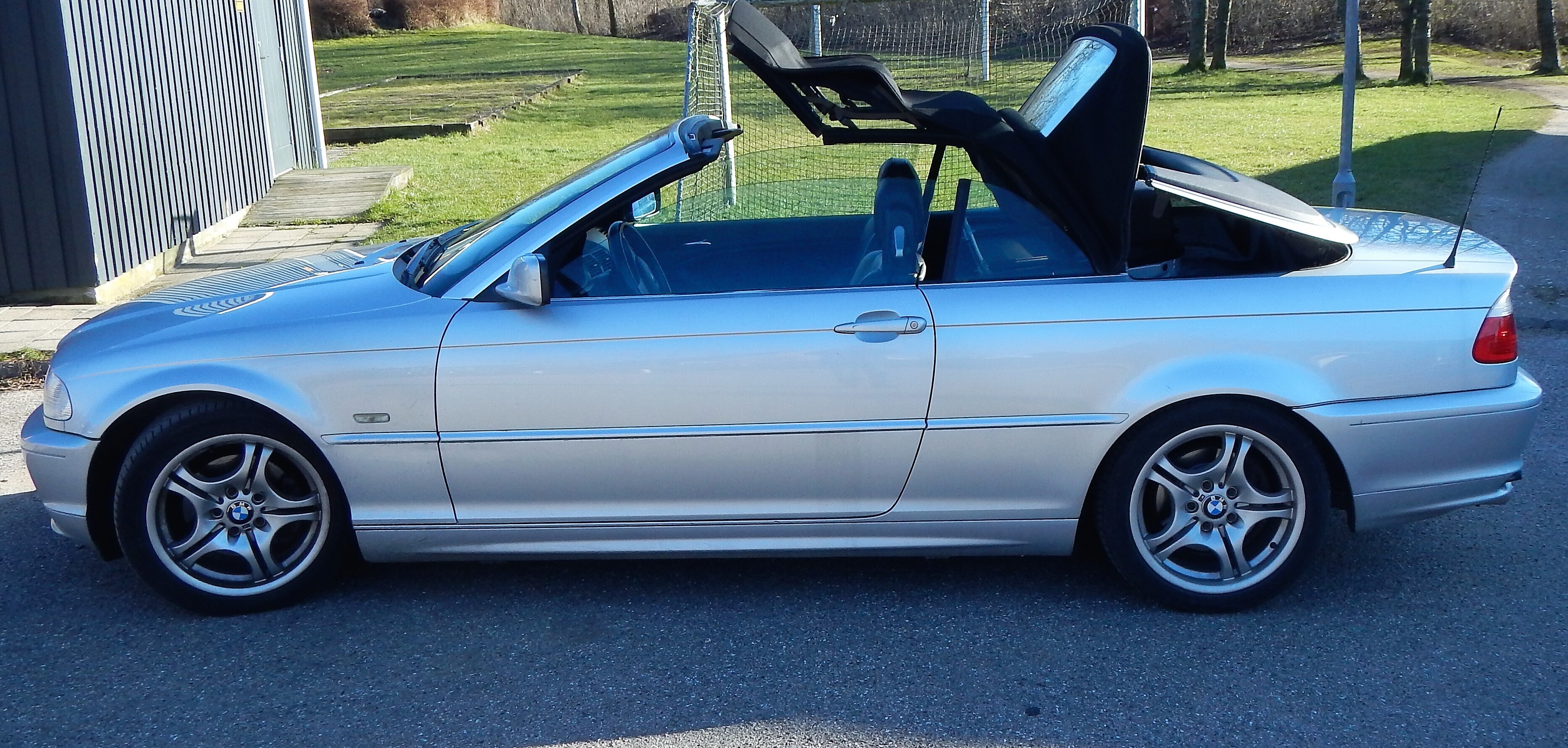 Sølv BMW 325 Cabriolet fra 2001