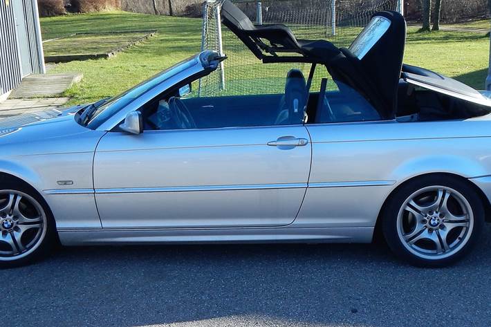 Sølv BMW 325 Cabriolet fra 2001