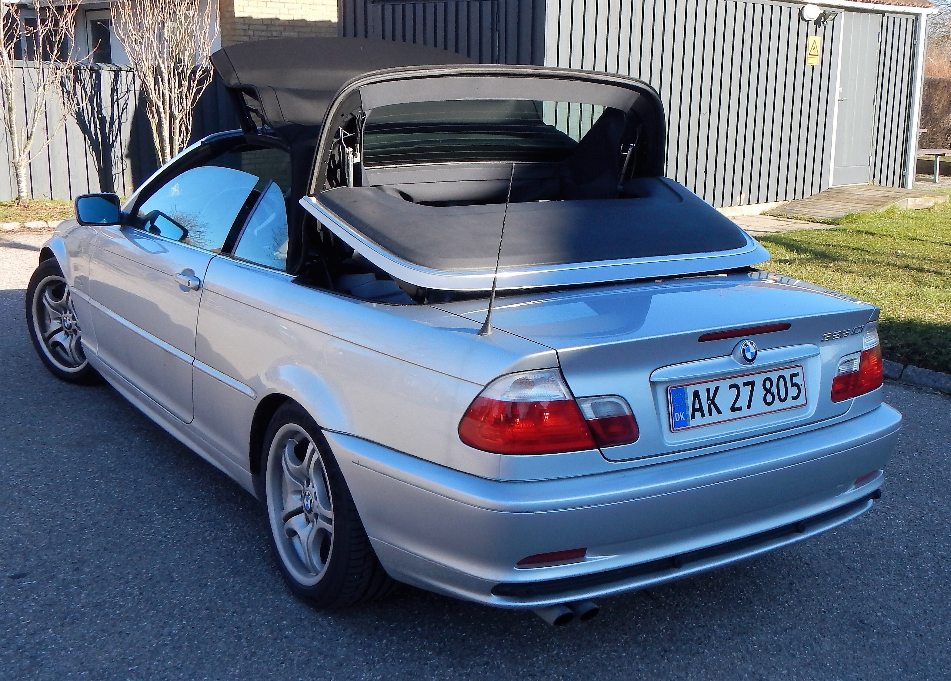 Sølv BMW 325 Cabriolet fra 2001