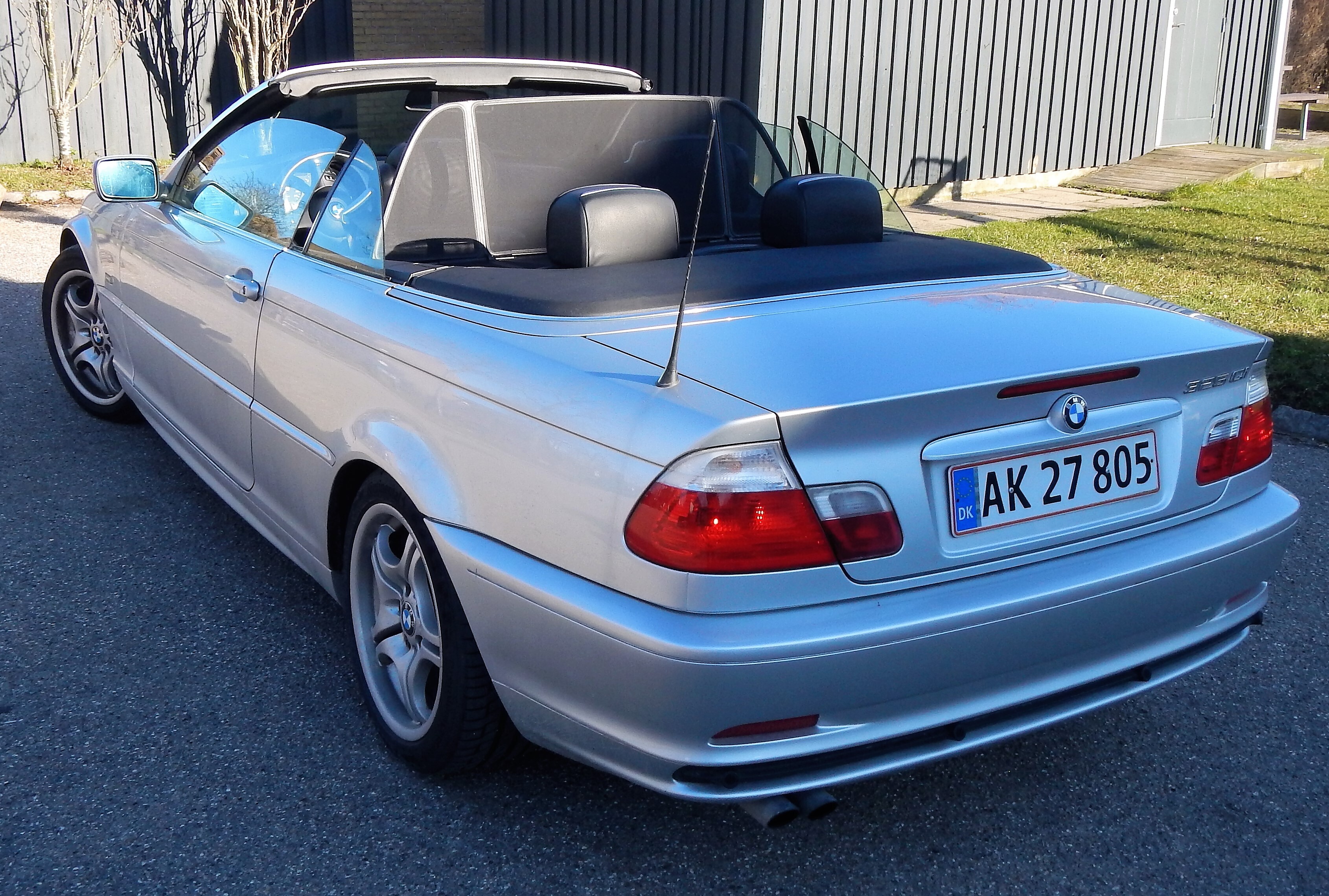 Sølv BMW 325 Cabriolet fra 2001