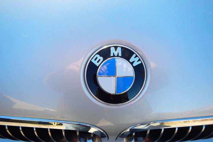 Sølv BMW 325 Cabriolet fra 2001