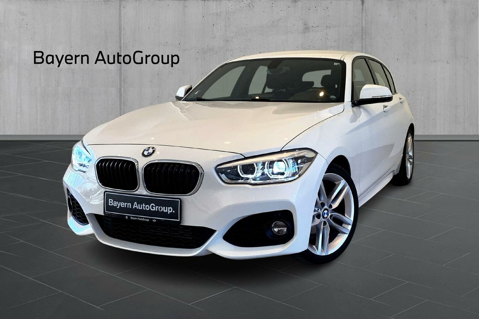 Hvid BMW 118i fra 2017