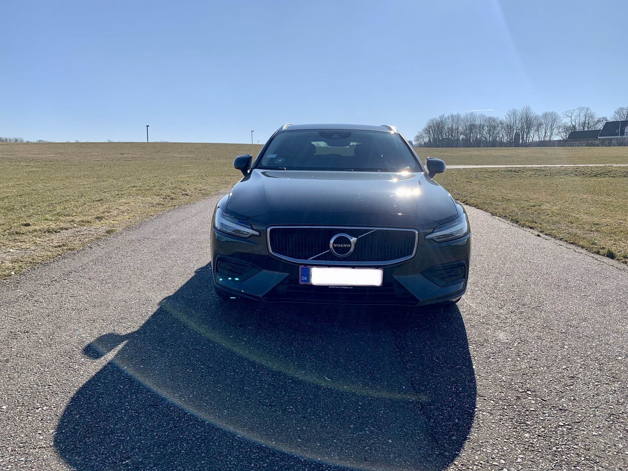 Grå Volvo V60 fra 2020