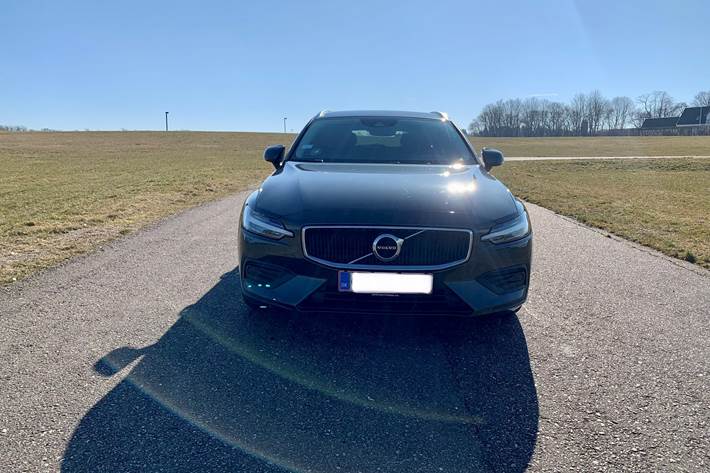 Grå Volvo V60 fra 2020