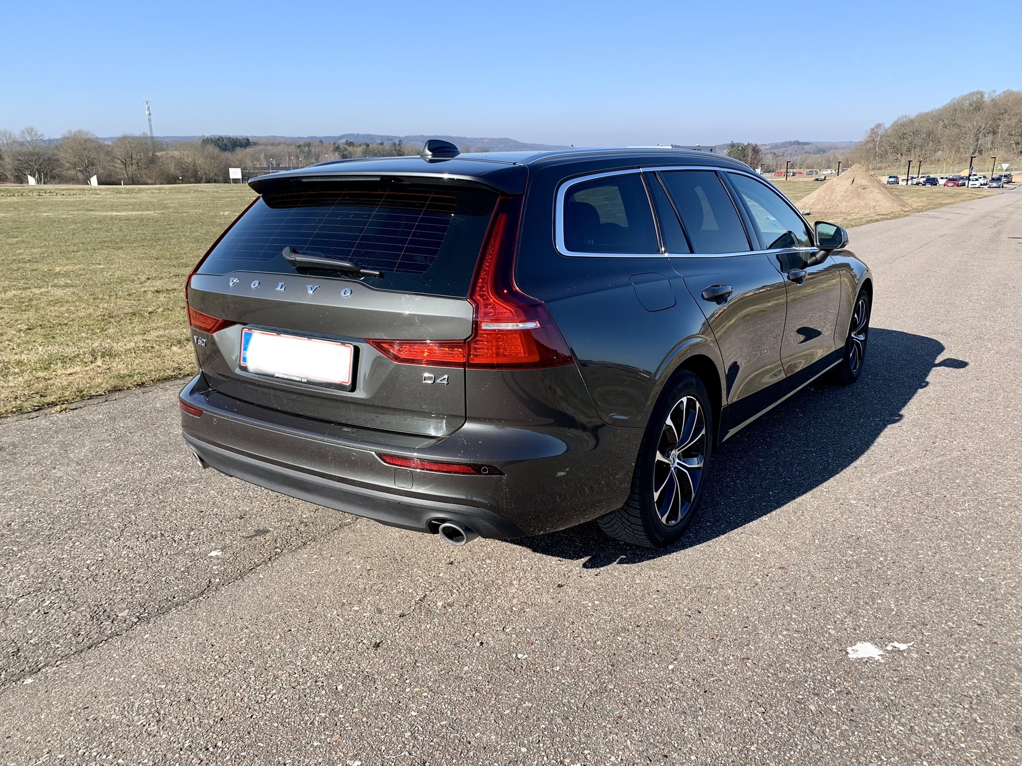 Grå Volvo V60 fra 2020