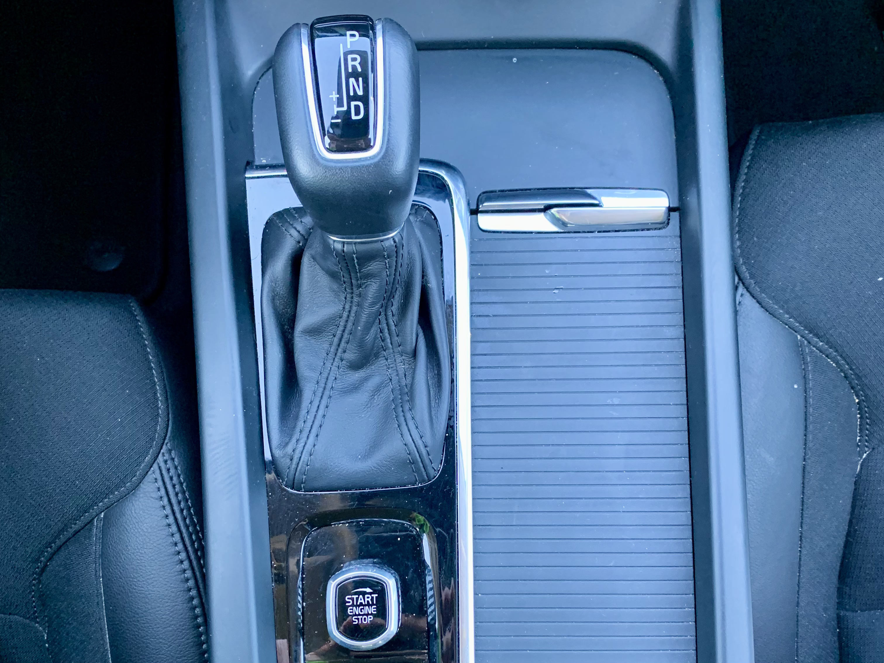 Grå Volvo V60 fra 2020