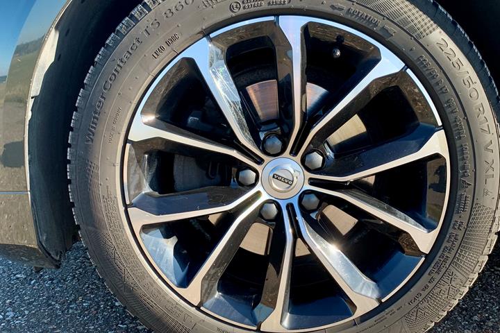 Grå Volvo V60 fra 2020
