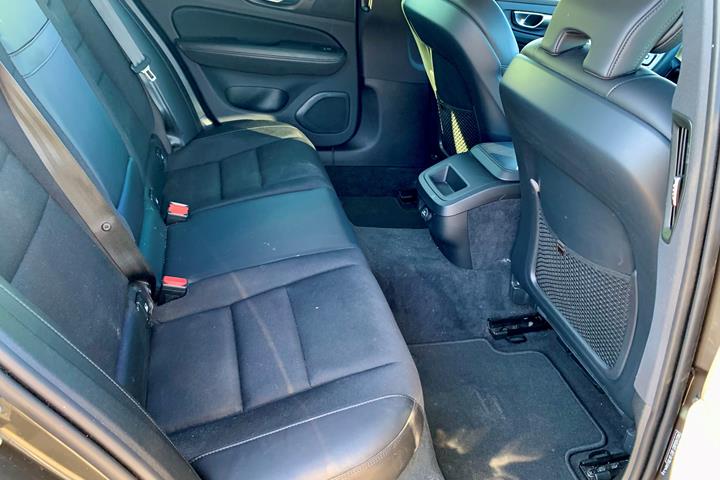 Grå Volvo V60 fra 2020