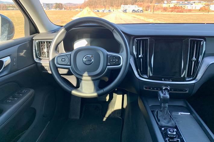 Grå Volvo V60 fra 2020