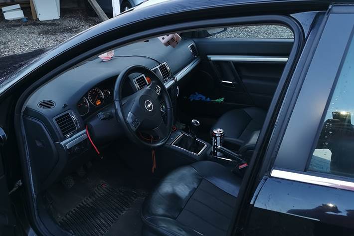 Sort Opel Vectra fra 2007