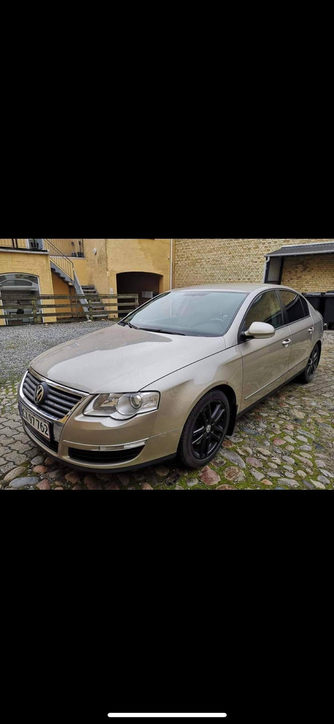 Beige VW Passat fra 2006