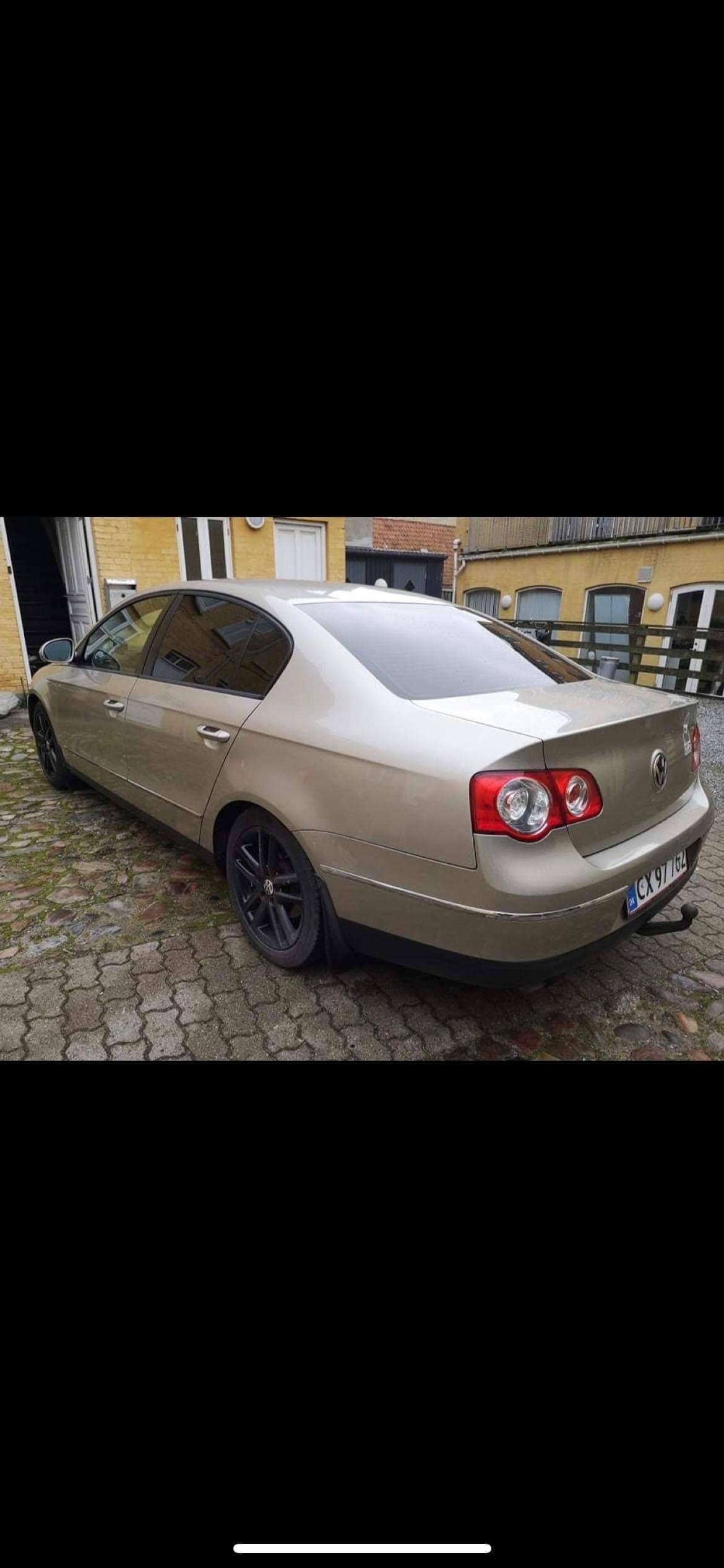 Beige VW Passat fra 2006