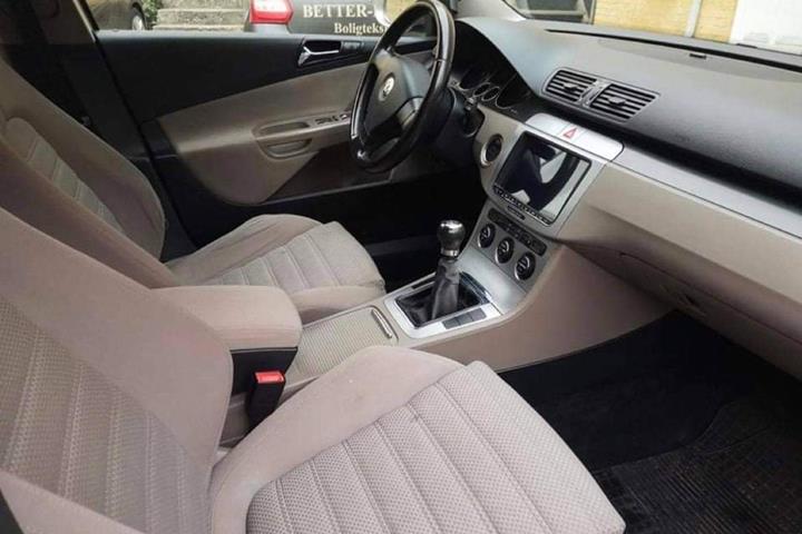 Beige VW Passat fra 2006