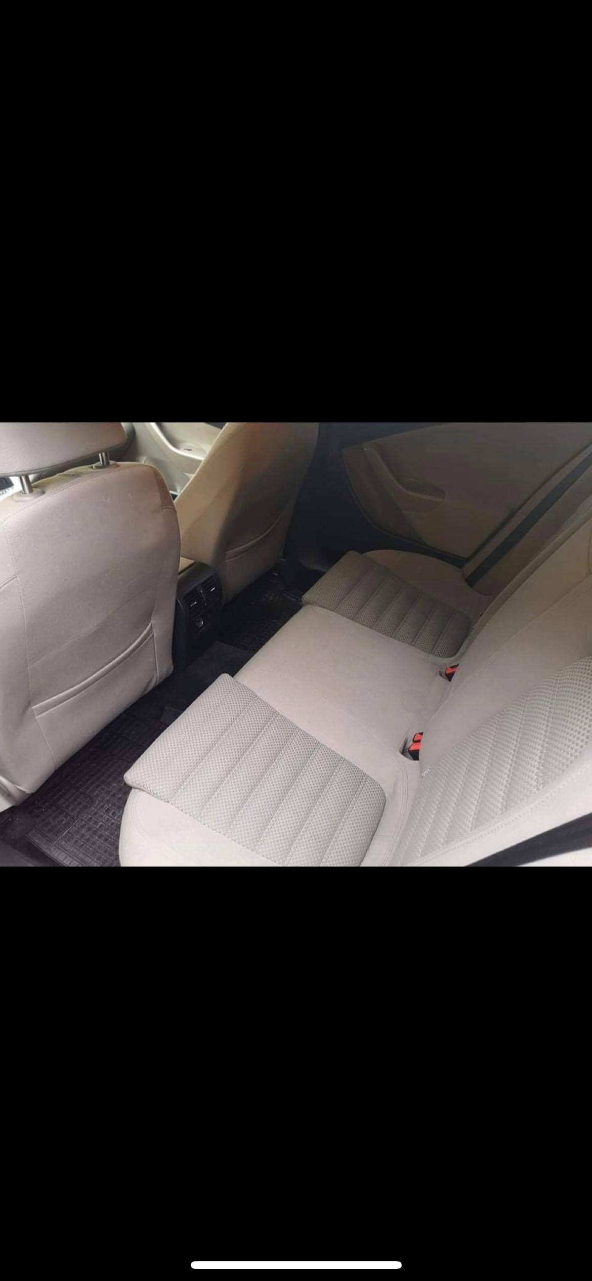 Beige VW Passat fra 2006