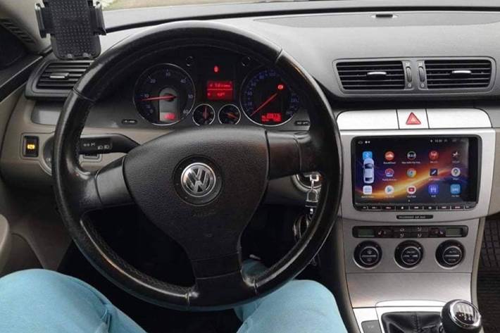 Beige VW Passat fra 2006