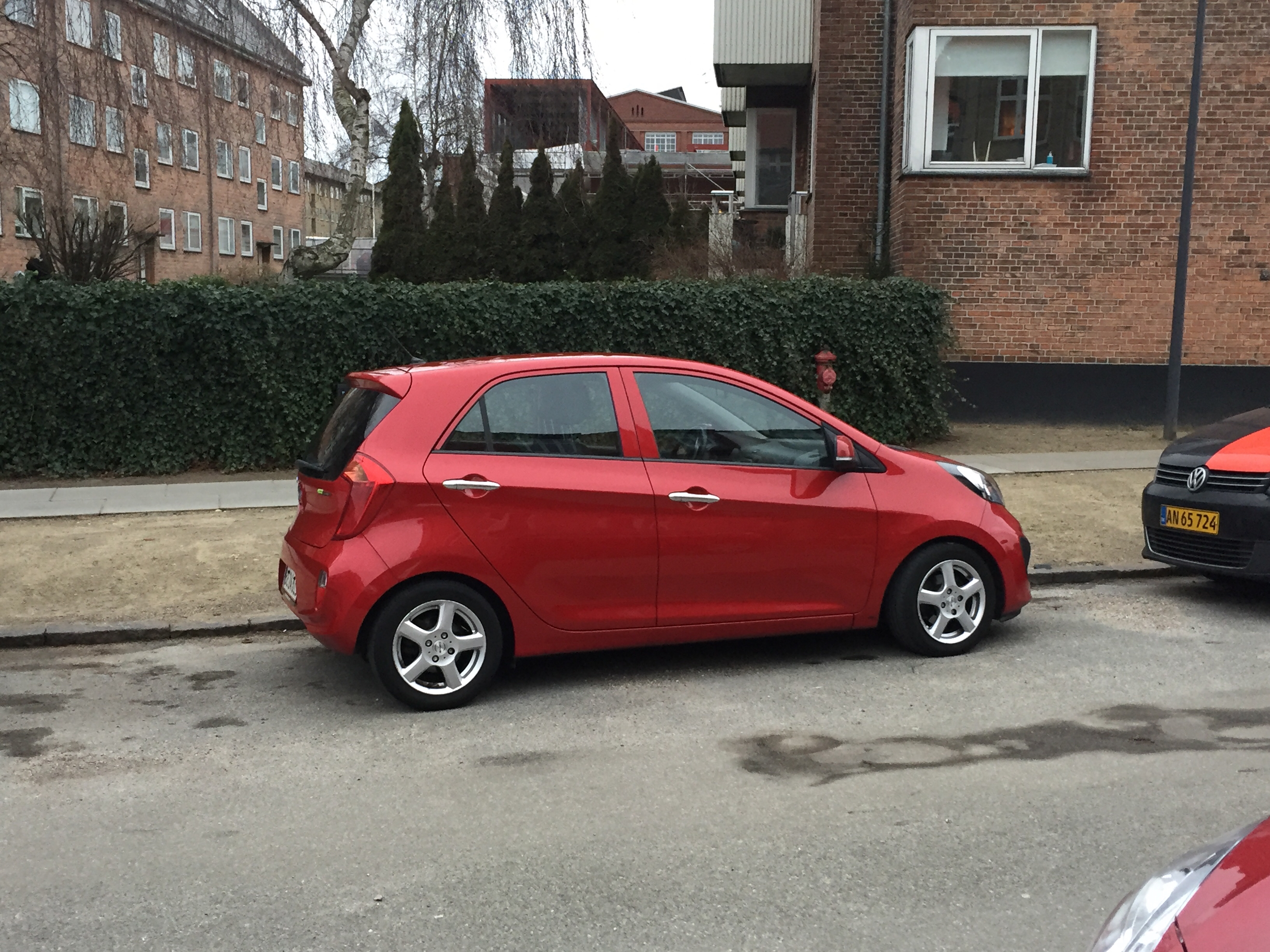 Rød Kia Picanto fra 2012
