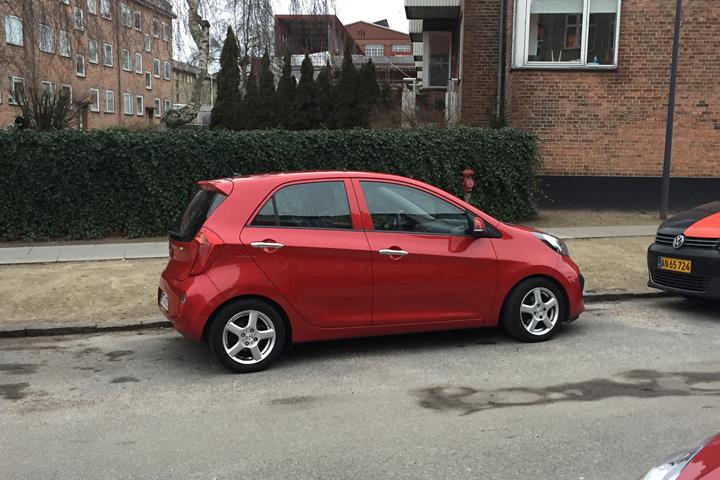 Rød Kia Picanto fra 2012