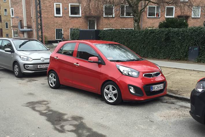 Rød Kia Picanto fra 2012