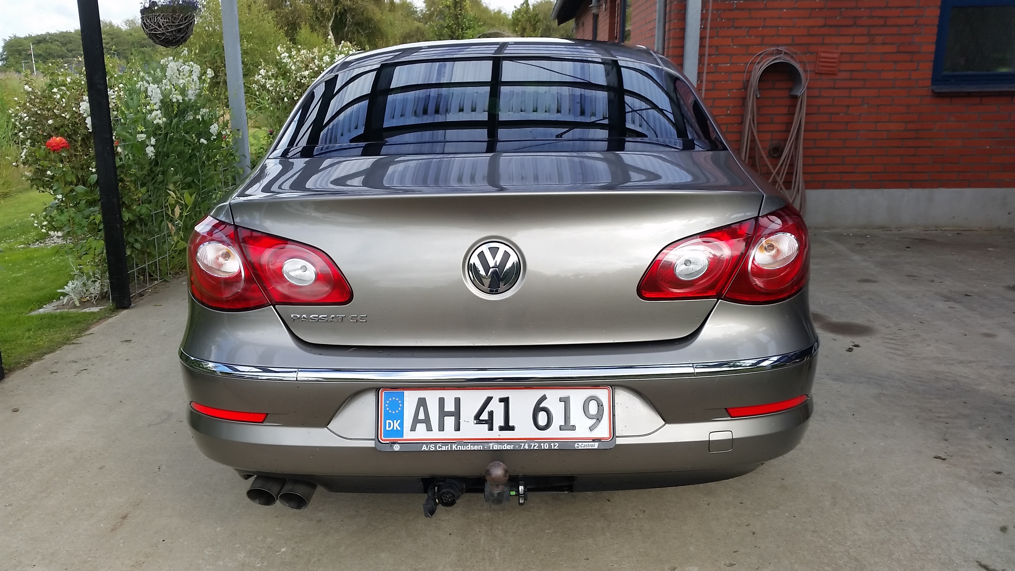 Gul VW Passat CC fra 2010