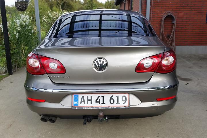 Gul VW Passat CC fra 2010