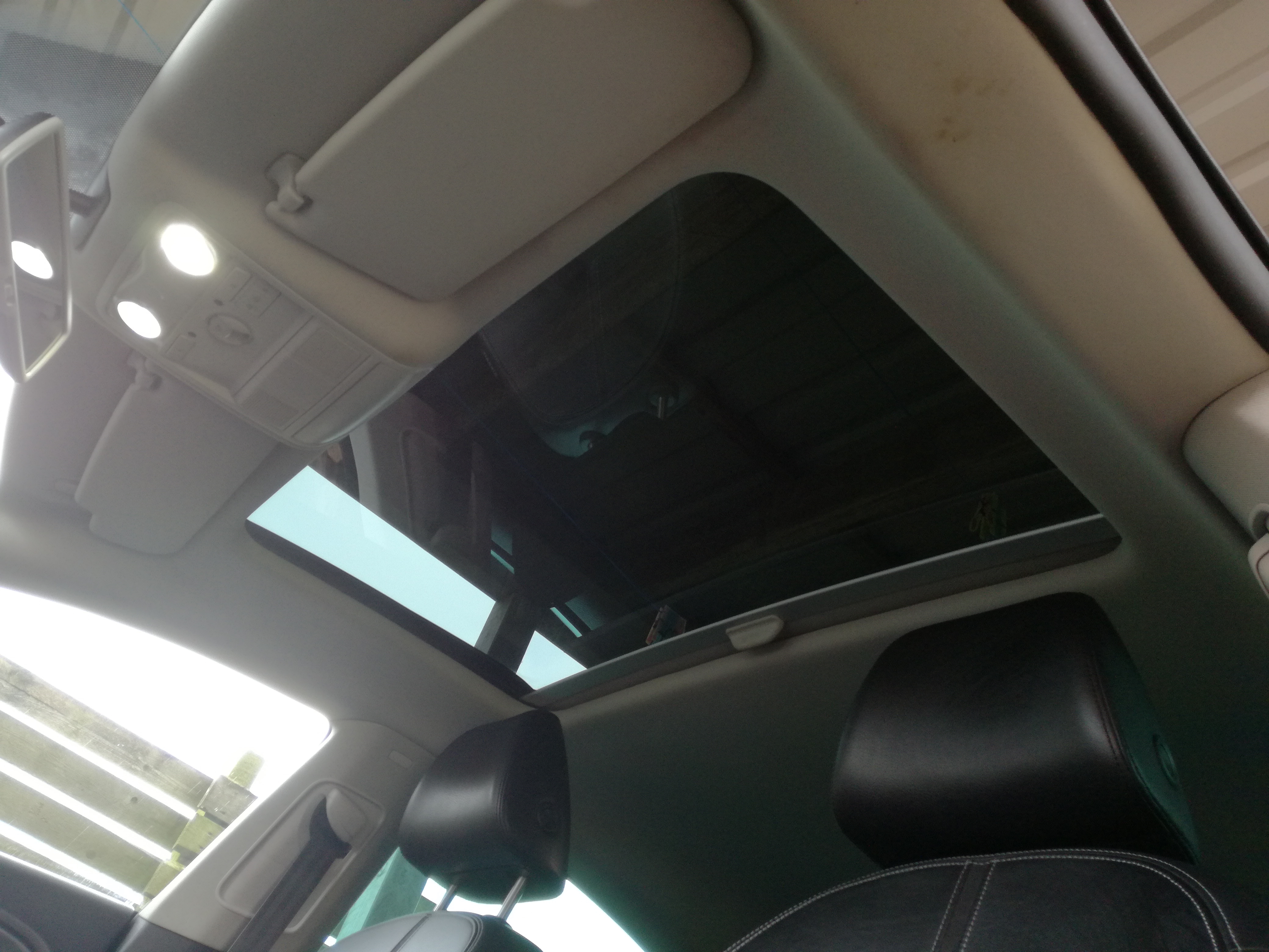 Gul VW Passat CC fra 2010