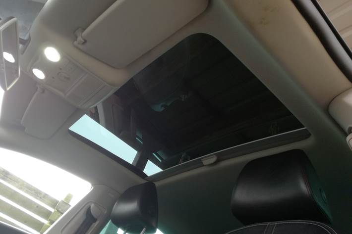 Gul VW Passat CC fra 2010