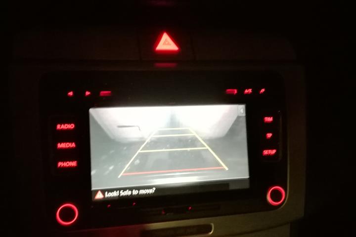 Gul VW Passat CC fra 2010
