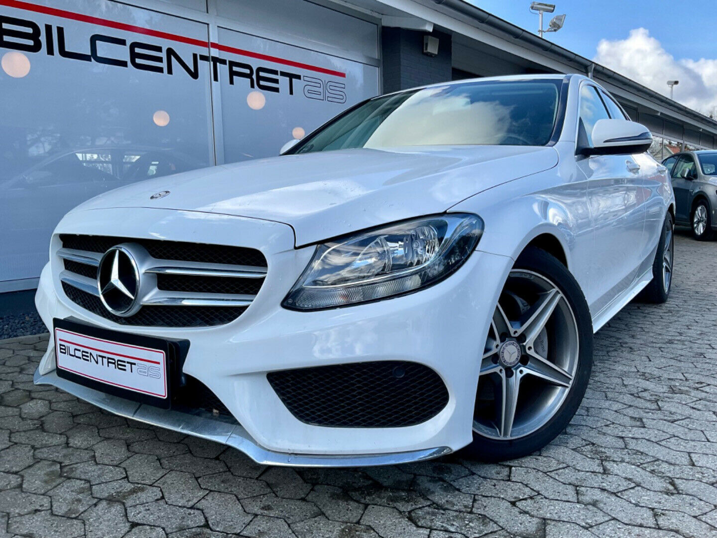 Hvid Mercedes C200 fra 2017