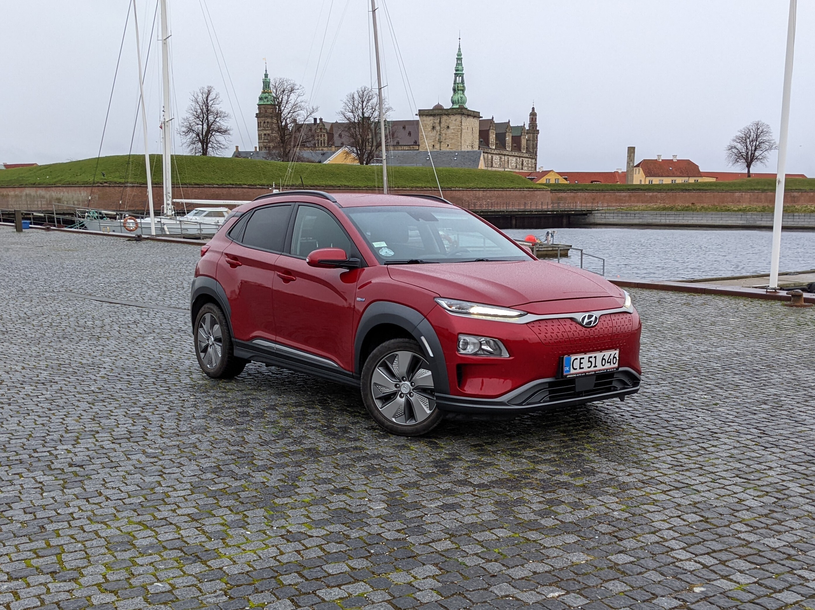 Rød Hyundai Kona fra 2018