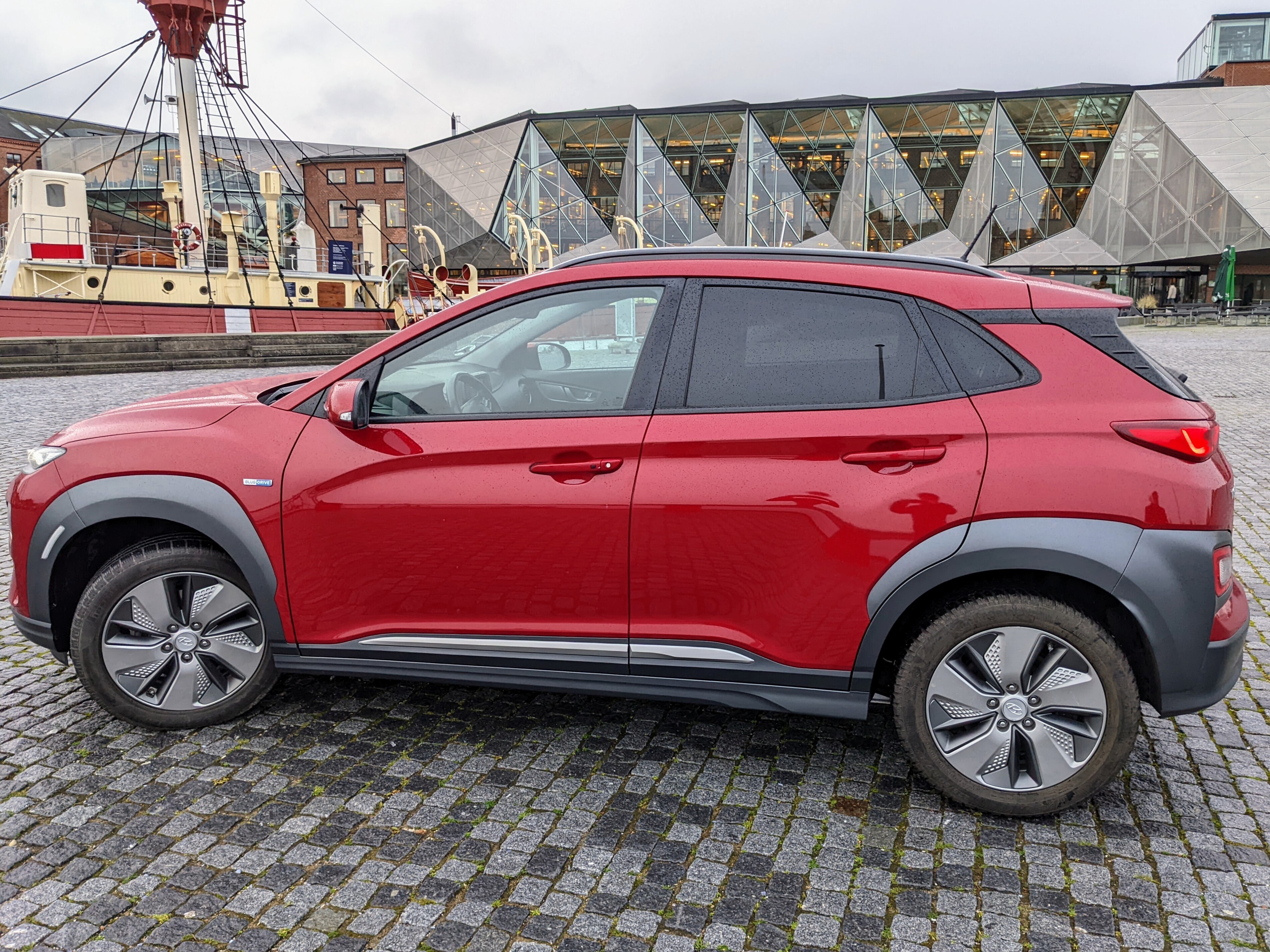 Rød Hyundai Kona fra 2018