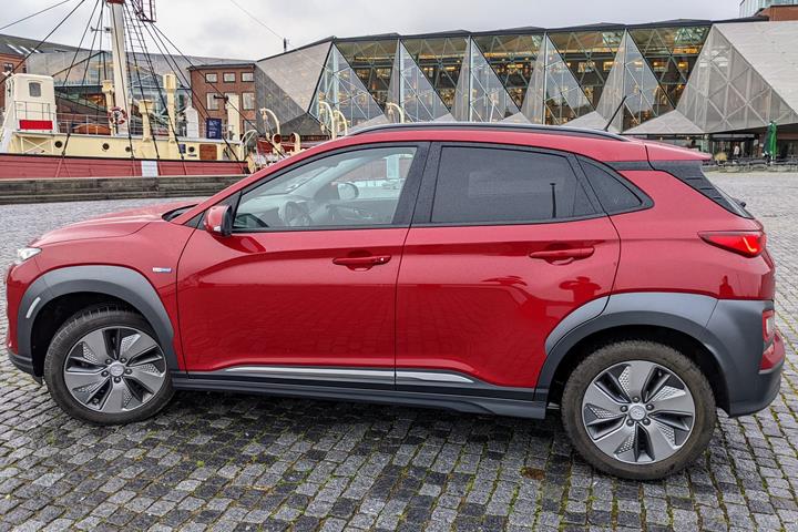 Rød Hyundai Kona fra 2018