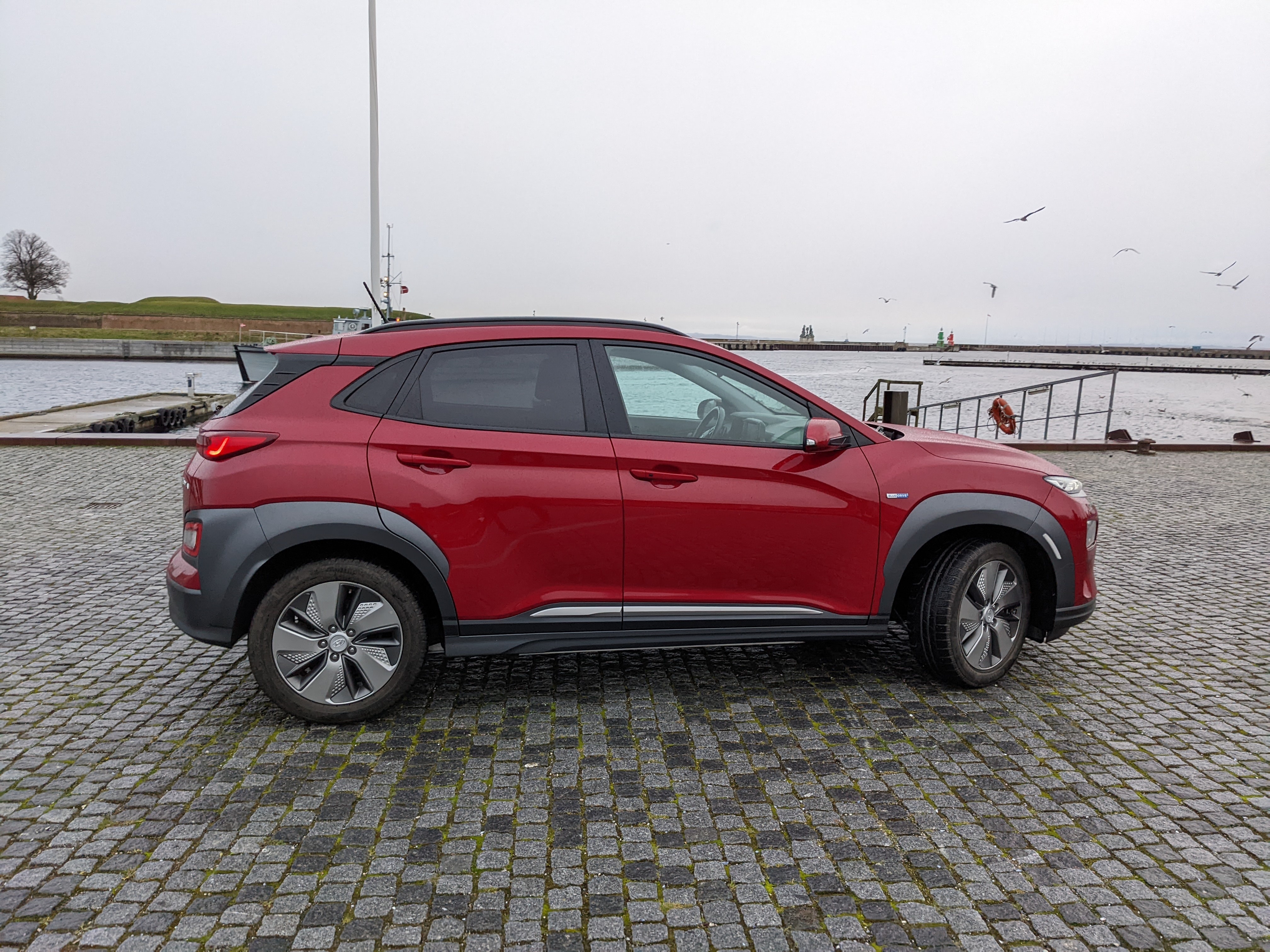 Rød Hyundai Kona fra 2018