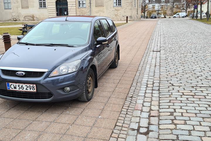 Grå Ford Focus fra 2010